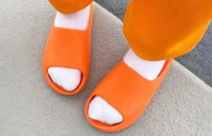 adidas Yeezy Slide Enflame Orange GZ0953 onfoot 01