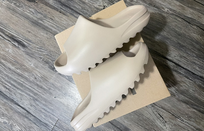 adidas Yeezy Slide Pure White GZ5554 01
