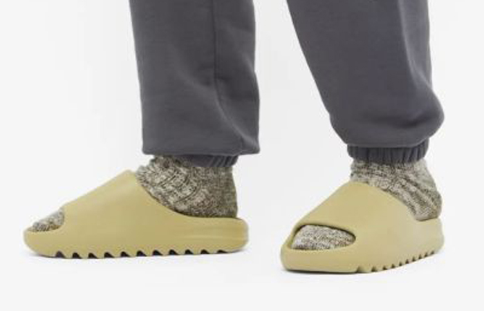 adidas Yeezy Slide Resin GZ5551 on foot 01