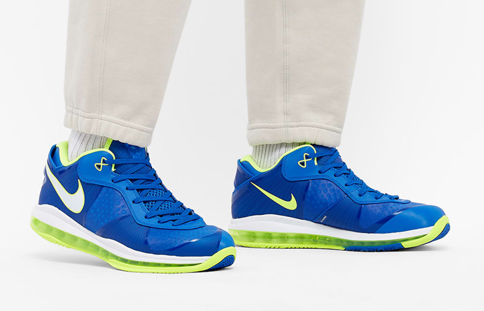 Nike LeBron 8 V2 Low Sprite Treasure Blue DN1581-400 on foot 01