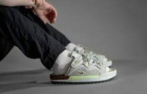 Nike Offline 2.0 Light Bone Grey CZ0332-002 on foot 01