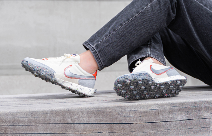 Nike Waffle Racer Crater Coconut Milk Womens CT1983-105 onfoot 01