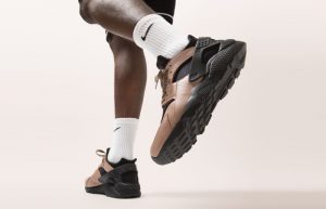 Nike Air Huarache Toadstool Black DH8143-200 on foot 02