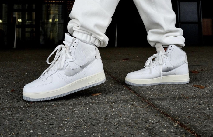 Nike Air Force 1 High Strapless Summit White Grey DC3590-101 onfoot 03