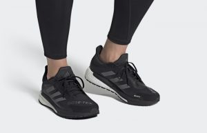 adidas Solarglide 4 Gore Tex Core Black S23661 on foot 01