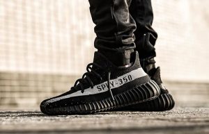 Yeezy Boost 350 V2 Black Green BY9611 on foot 01