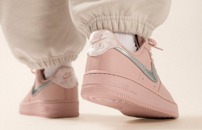 Nike Air Force 1 07 Womens Pink Oxford DO6724-601 onfoot 02