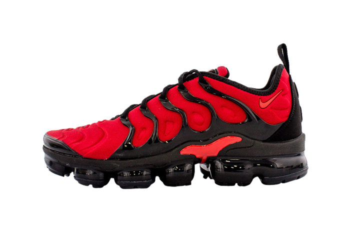 red and black nike vapormax