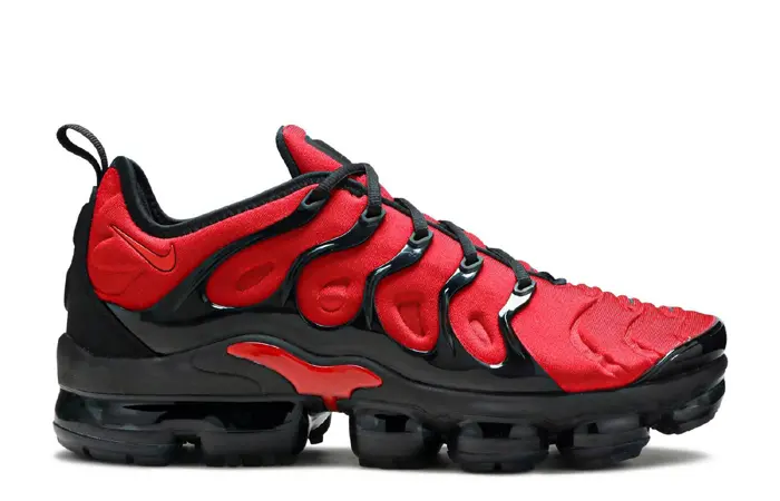 Vapormax black deals and red