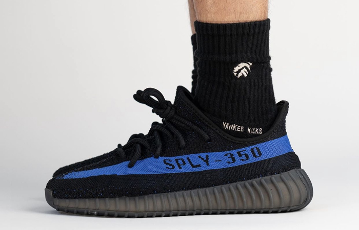 Yeezy Boost 350 V2 Dazzling Blue GY7164 onfoot 01