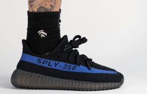 Yeezy Boost 350 V2 Dazzling Blue GY7164 onfoot 02