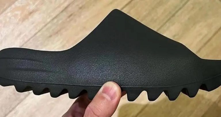 A Stealthy take on the Yeezy Slide “Onyx” - Fastsole