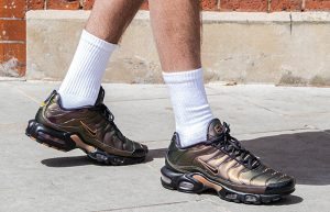 Nike TN Air Max Plus Metallic Copper Metallic Gold DH4778-001 onfoot 01