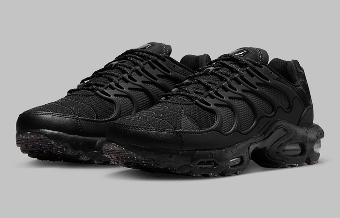 Nike TN Air Max Plus Terrascape Triple Black DQ3977-001 front corner