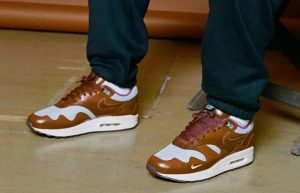 Patta x Nike Air Max 1 Orange DO9549-200 onfoot 01