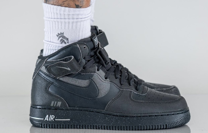 Nike Air Force 1 Mid Shadow Off Noir DQ7666-001 onfoot 01
