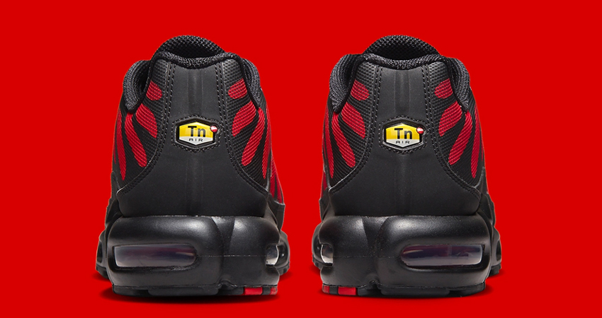 Nike TN Air Max Plus Displays Reflective Uppers In Black And Red 04