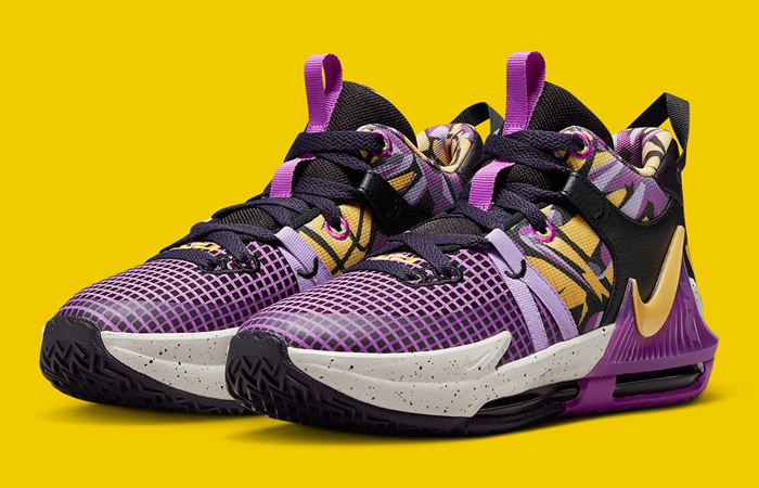 Nike LeBron Witness 7 Lakers Graffiti FB0209-001 front corner