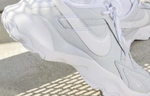 Nike TC 7900 Premium 2 Photon Dust FB8941-043 onfoot 01