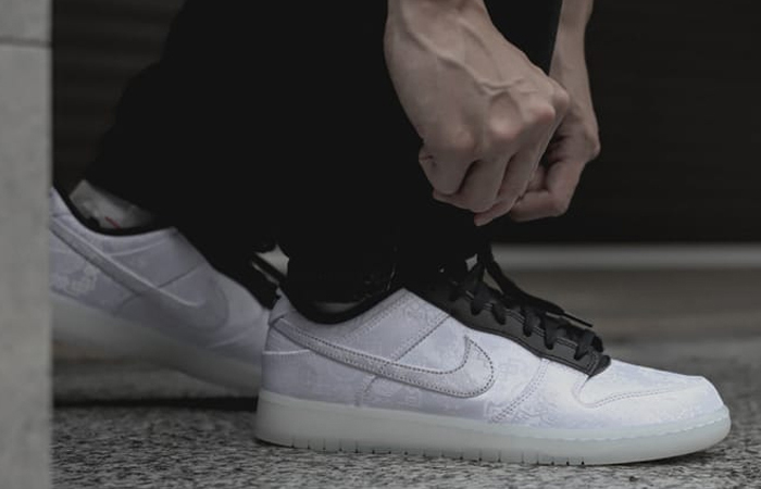 CLOT x fragment x Nike Dunk Low Black White FN0315 110 onfoot right