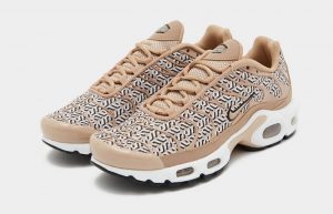 Nike Air Max Plus United In Victory front corner