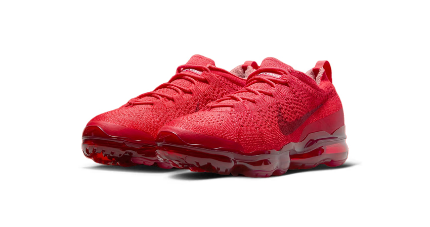 Nike Vapormax Flyknot 2023 Surfaces In A Sassy Red front corner