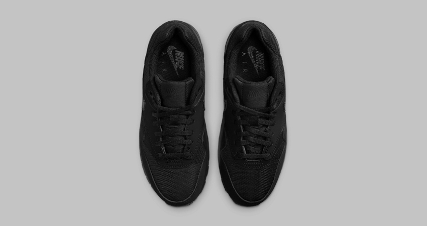A Detailed Look At The Nike Air Max 1 ‘Triple Black up