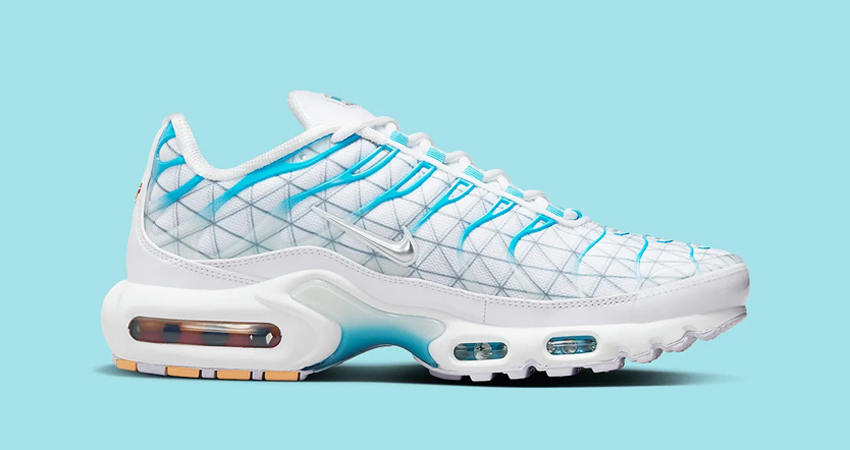Official Look Of The Nike Air Max Plus ‘Marseille right