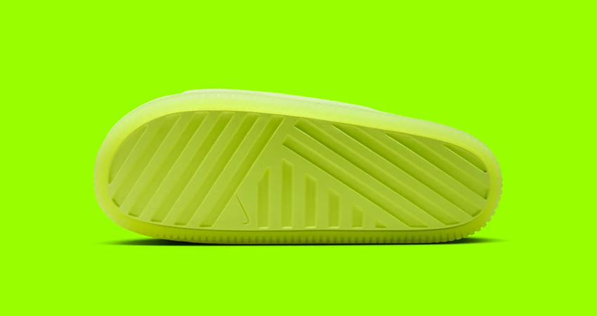 A Detailed Look At The Nike Calm Slide ‘Volt down