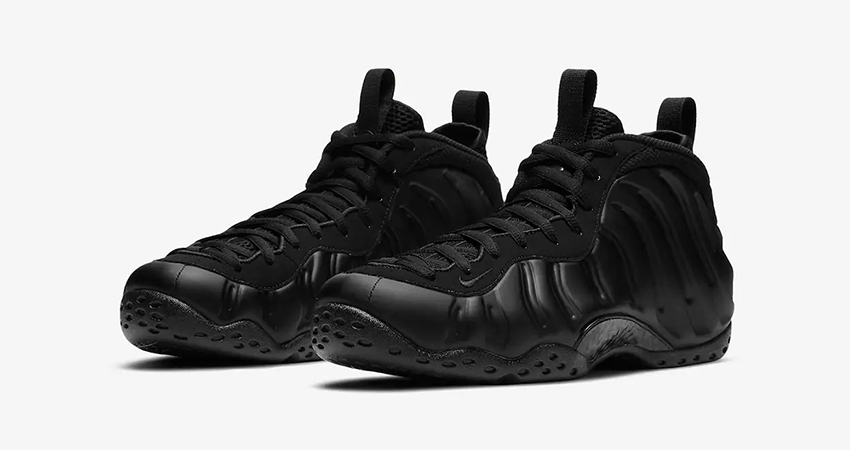 The Nike Air Foamposite One ‘Anthracite Makes A Comeback front corner