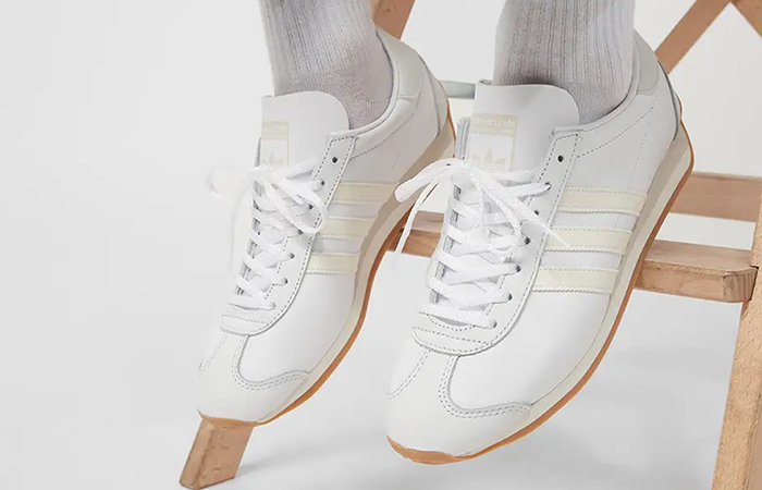 adidas Country OG White Gum IE8411 onfoot front corner