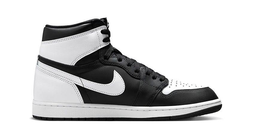 An Exclusive First Look Of The Air Jordan 1 Retro High OG BlackWhite right