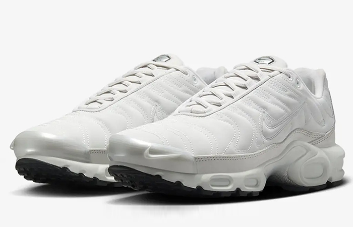 Nike TN Air Max Plus Reflective White FZ4342 001 front corner