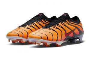 Nike Mercurial Vapor 15 x Air Max Plus Black Pimento FJ2704 001 front corner