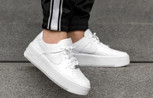 Nike Air Force 1 Sage Low White AR5339 100 onfoot right