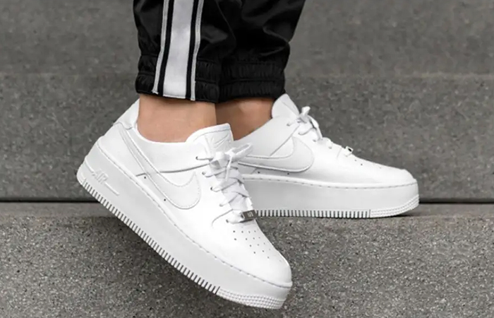 Nike Air Force 1 Sage Low White AR5339 100 onfoot right