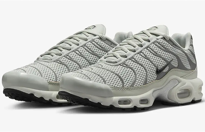 Nike TN Air Max Plus Light Silver Chrome FV8480 002 front corner